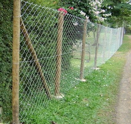 alambrado com posto madeira .jpg